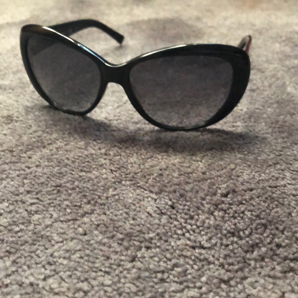 NEW Tory Burch Sunglasses (never worn)🕶